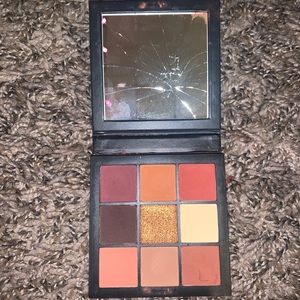 Huda beauty warm brown obsessions palette